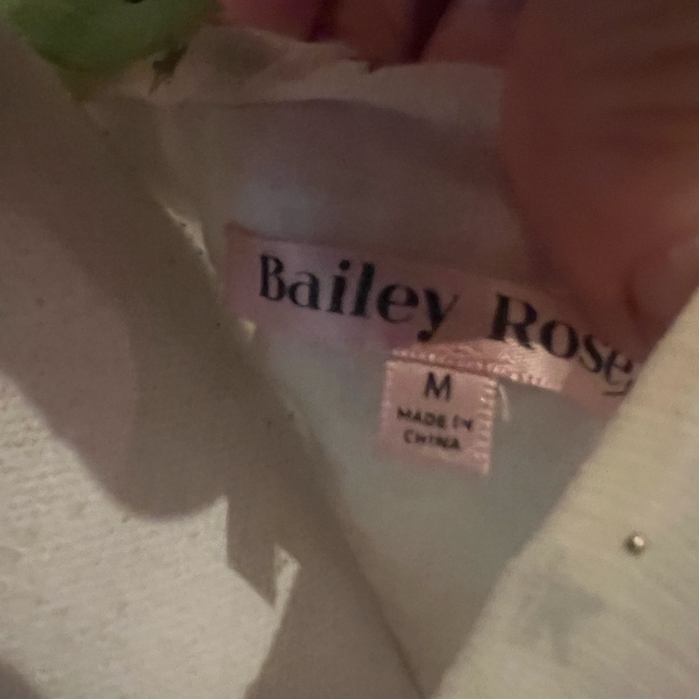 Bailey Rose ladies, blouse size medium NWT cream color with gold stars V-neck - Picture 9 of 15